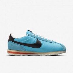 Chaussures Nike Cortez Textile pour Homme (HF0263-401, Bleu Baltique/Or Équipe/Rouge Picante/Noir)