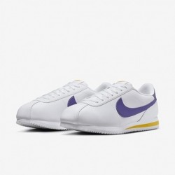 Chaussures Nike Cortez pour homme (DM4044-106, blanc/maïs universitaire/violet universitaire)