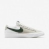 Chaussures de skate Nike SB Zoom Blazer Low Pro GT (DC7695-102, Blanc/Blanc/Gomme marron clair/Sapin)